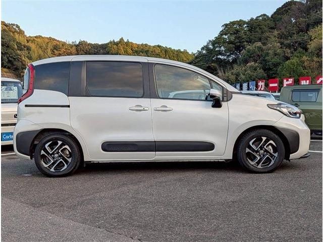 TOYOTA SIENTA HYBRID 2023 Image 31
