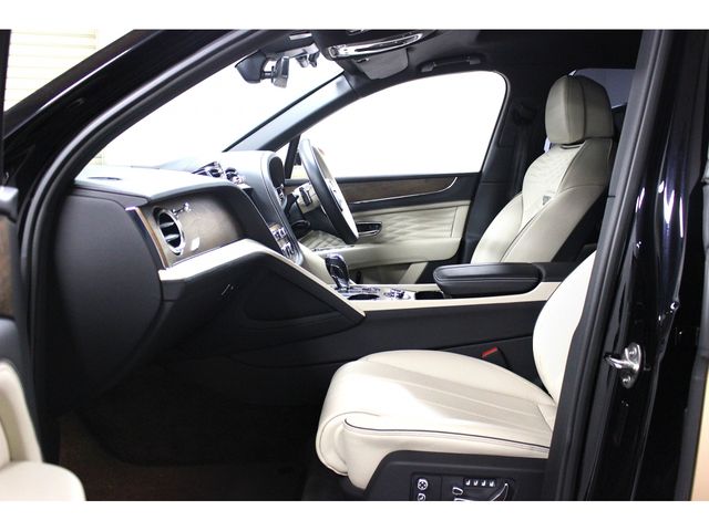 BENTLEY BENTAYGA 2025 Image 31