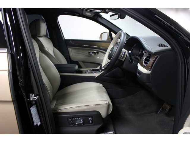 BENTLEY BENTAYGA 2025 Image 31