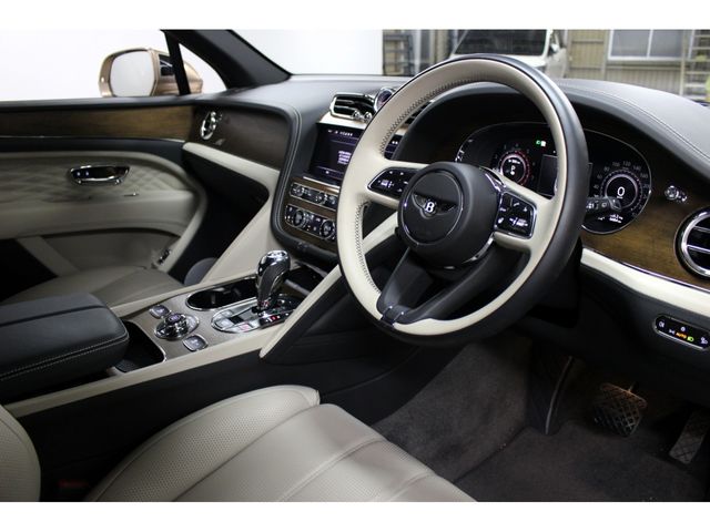 BENTLEY BENTAYGA 2025 Image 31