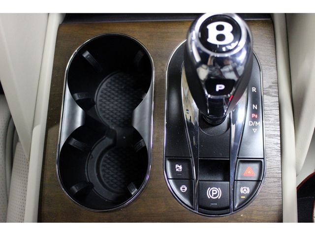 BENTLEY BENTAYGA 2025 Image 31