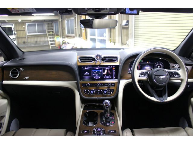 BENTLEY BENTAYGA 2025 Image 31