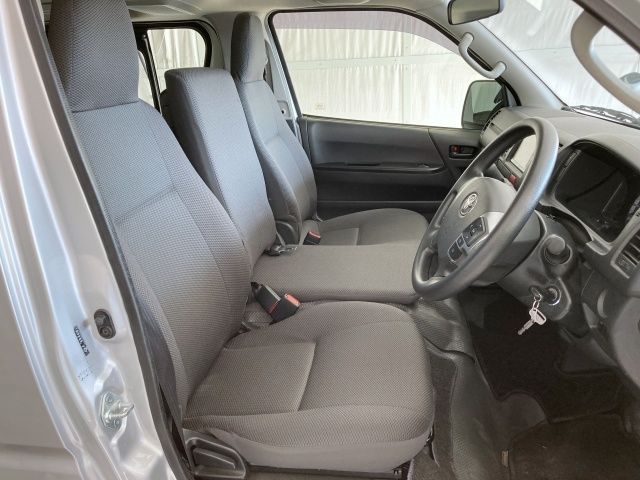 TOYOTA HIACE VAN 1.25T 2WD 2020 Image 31