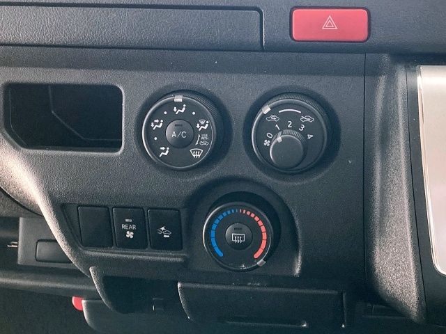 TOYOTA HIACE VAN 1.25T 2WD 2020 Image 31