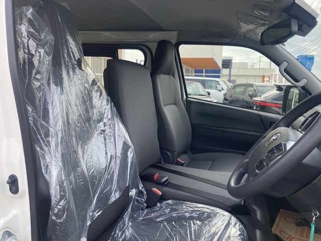 TOYOTA HIACE VAN 2WD 2025 Image 31