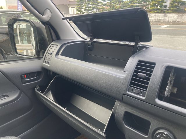 TOYOTA HIACE VAN 2WD 2025 Image 31