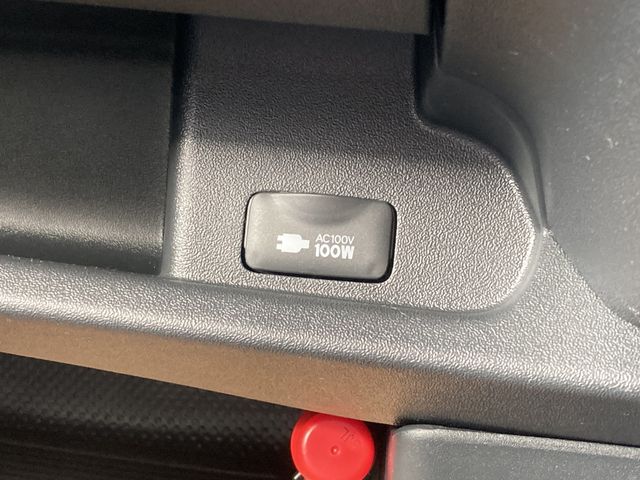 TOYOTA HIACE VAN 2WD 2025 Image 31