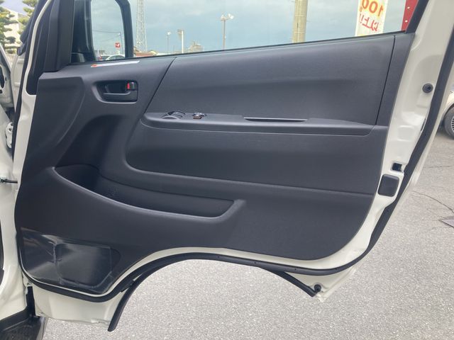 TOYOTA HIACE VAN 2WD 2025 Image 31