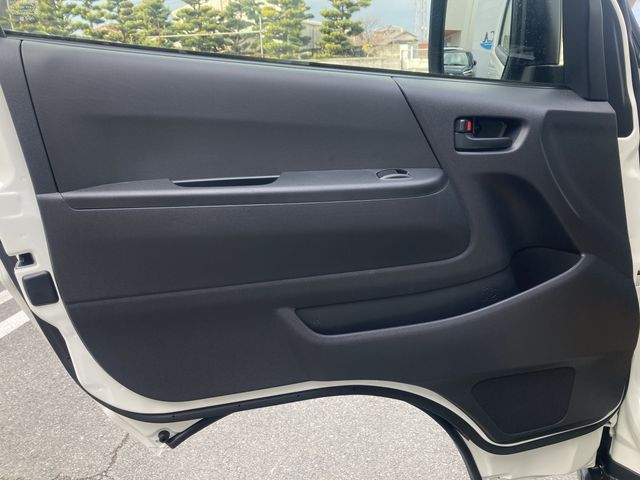 TOYOTA HIACE VAN 2WD 2025 Image 31