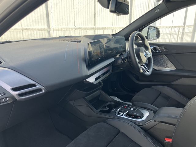 BMW 1SERIES 2025 Image 31