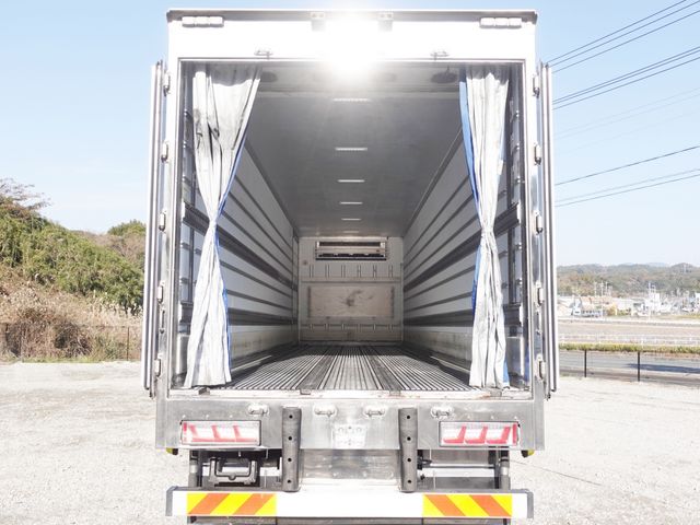 MITSUBISHI FUSOU SUPER GREAT 2017 Image 31