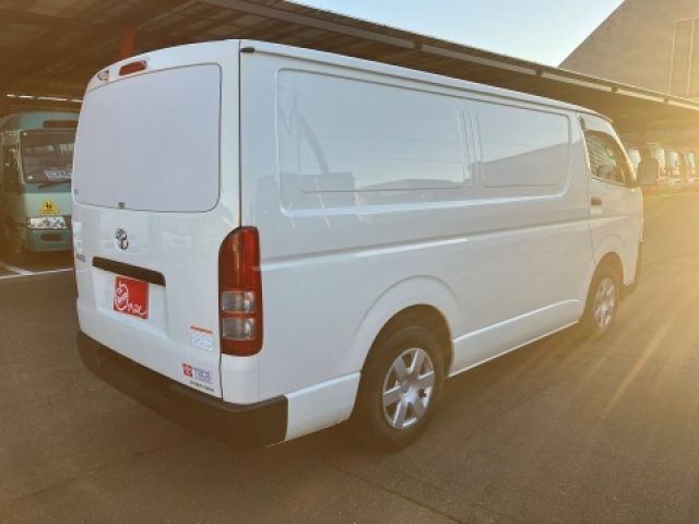 TOYOTA HIACE VAN 2WD 2023 Image 31