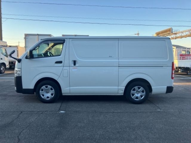 TOYOTA HIACE VAN 2WD 2023 Image 31
