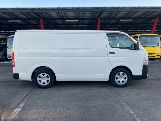 TOYOTA HIACE VAN 2WD 2023 Image 31