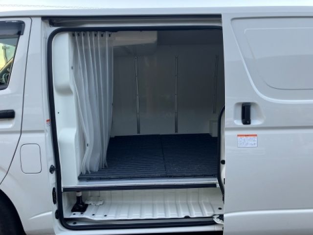 TOYOTA HIACE VAN 2WD 2023 Image 31