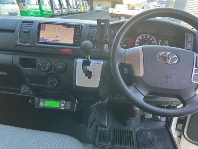 TOYOTA HIACE VAN 2WD 2023 Image 31