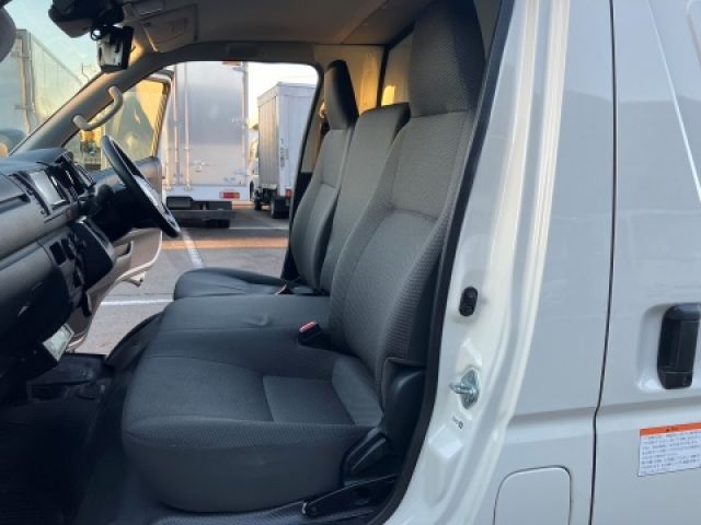 TOYOTA HIACE VAN 2WD 2023 Image 31