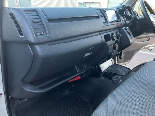 TOYOTA HIACE VAN 2WD 2023 Image 31