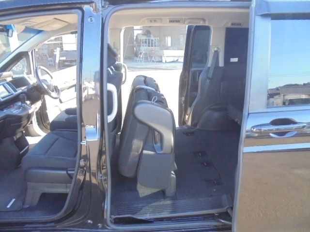 HONDA STEPWAGON SPADA 2010 Image 31