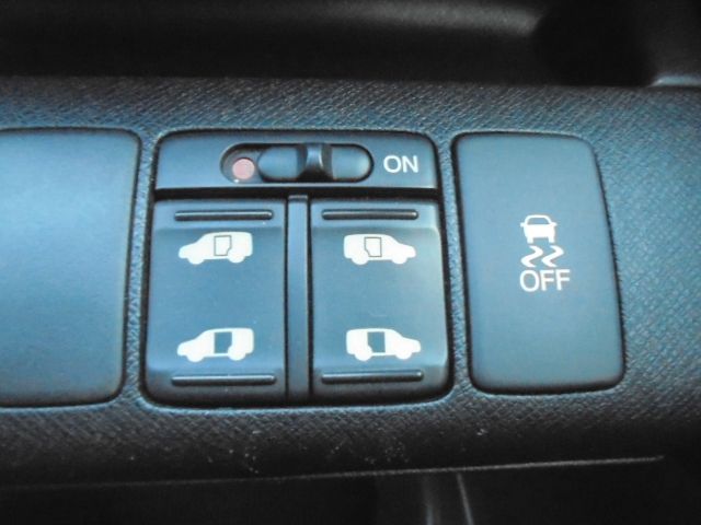 HONDA STEPWAGON SPADA 2010 Image 31