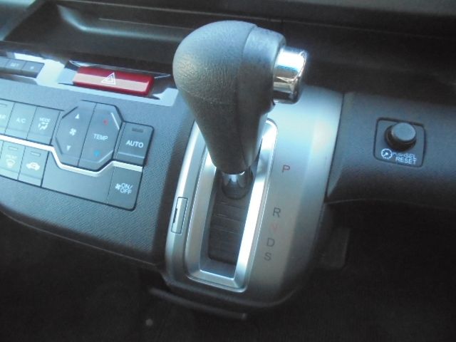 HONDA STEPWAGON SPADA 2010 Image 31