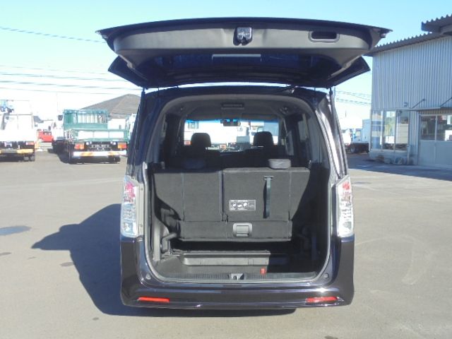 HONDA STEPWAGON SPADA 2010 Image 31