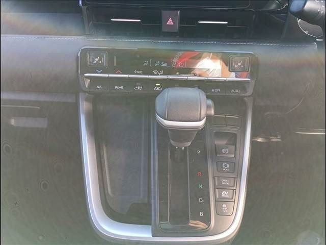 TOYOTA NOAH HYBRID 4WD 2023 Image 31