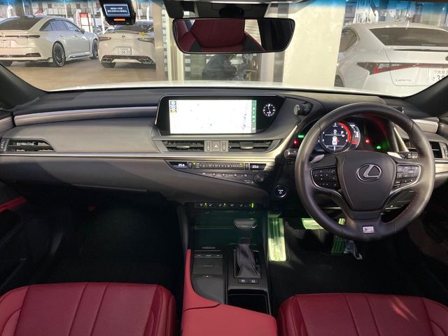 TOYOTA LEXUS ES300H 2019 Image 31
