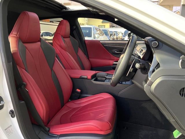 TOYOTA LEXUS ES300H 2019 Image 31