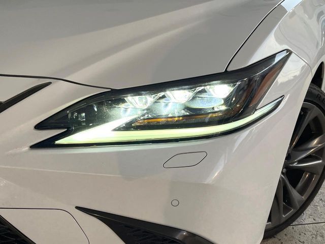 TOYOTA LEXUS ES300H 2019 Image 31