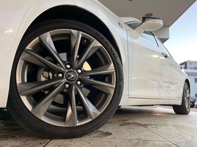 TOYOTA LEXUS ES300H 2019 Image 31