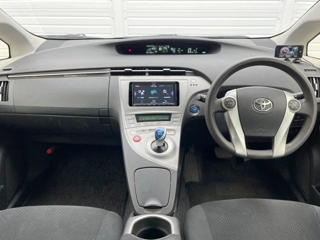 TOYOTA PRIUS 2015 Image 31