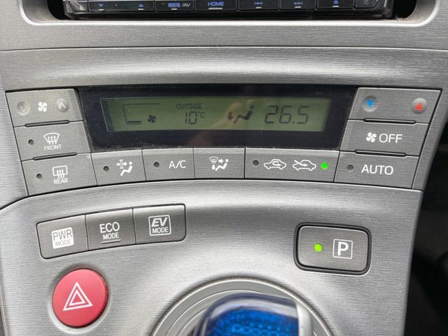 TOYOTA PRIUS 2015 Image 31