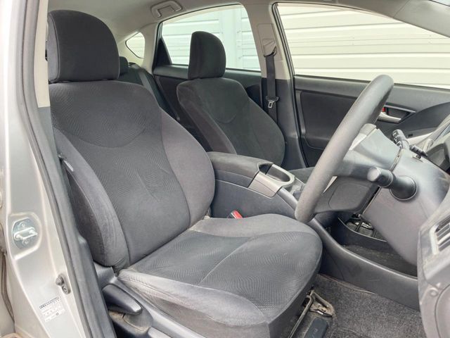 TOYOTA PRIUS 2015 Image 31