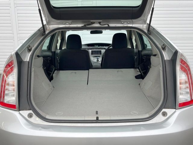 TOYOTA PRIUS 2015 Image 31