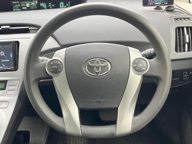 TOYOTA PRIUS 2015 Image 31