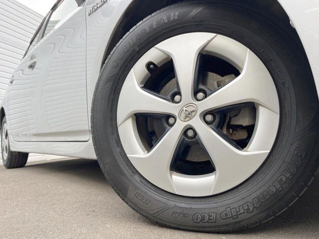 TOYOTA PRIUS 2015 Image 31