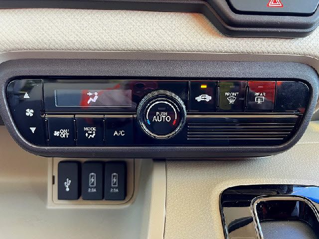 HONDA N BOX 2018 Image 31