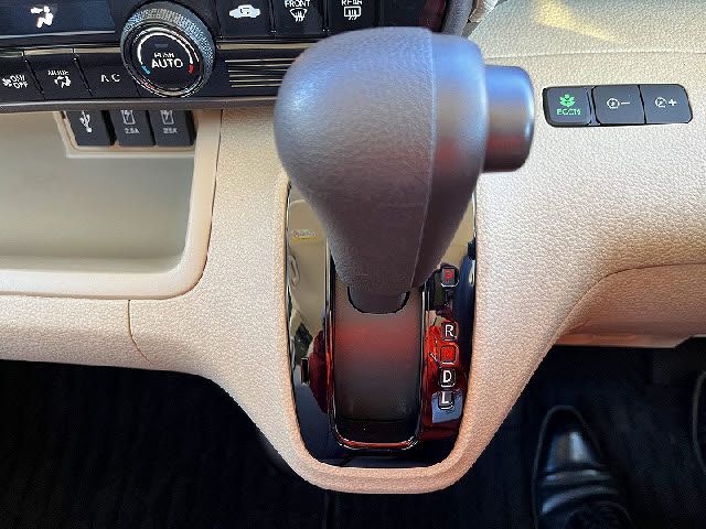 HONDA N BOX 2018 Image 31