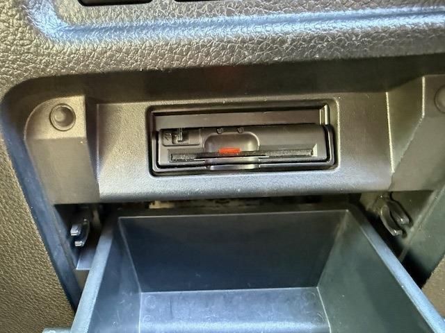 NISSAN ELGRAND 2014 Image 31