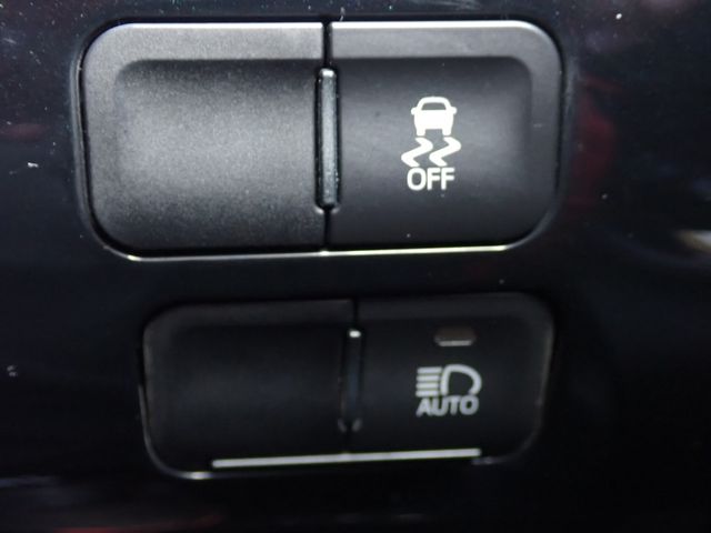 TOYOTA PRIUS 2019 Image 31