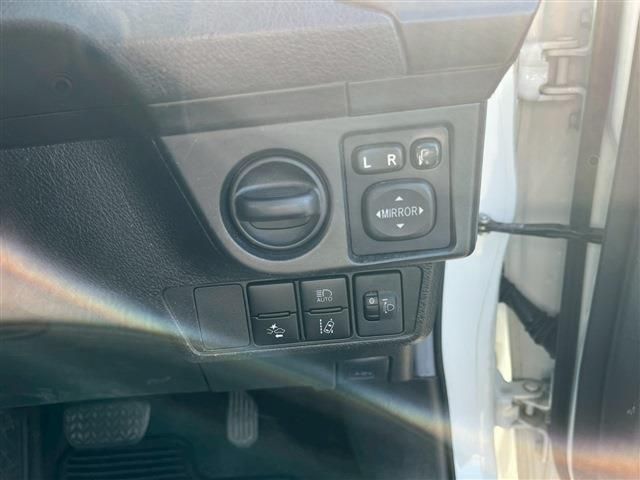 TOYOTA COROLLA FIELDER HYBR 2018 Image 31