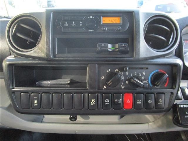 HINO DUTRO 2018 Image 31