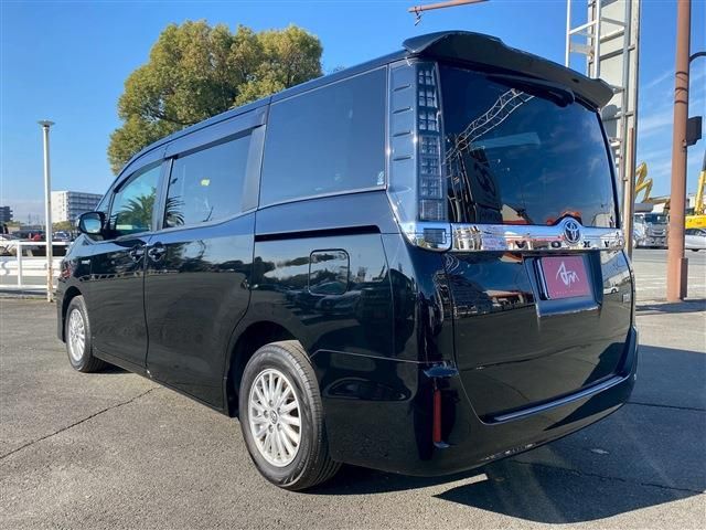 TOYOTA VOXY HYBRID 2014 Image 31