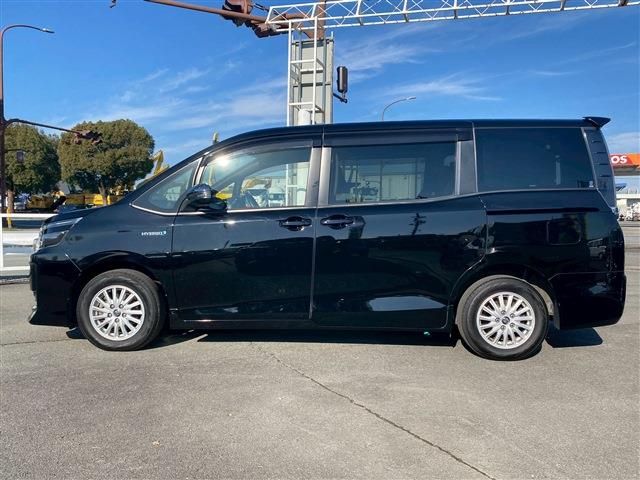 TOYOTA VOXY HYBRID 2014 Image 31