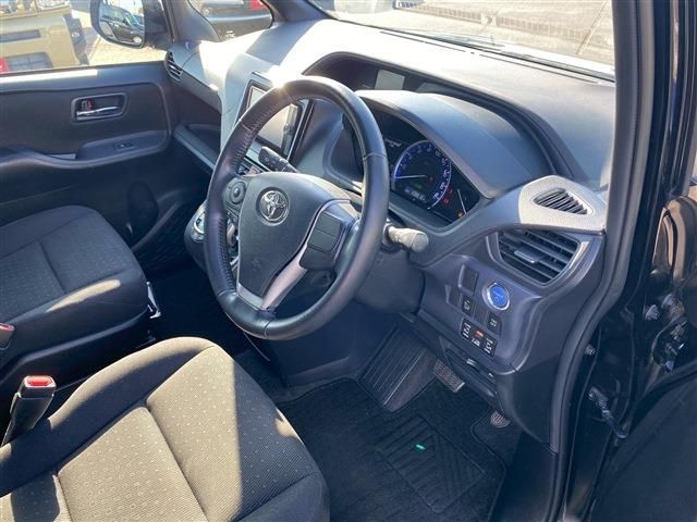 TOYOTA VOXY HYBRID 2014 Image 31