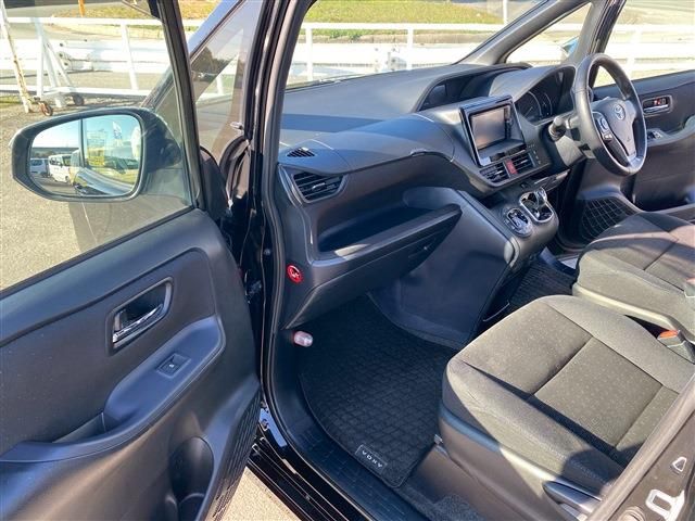 TOYOTA VOXY HYBRID 2014 Image 31