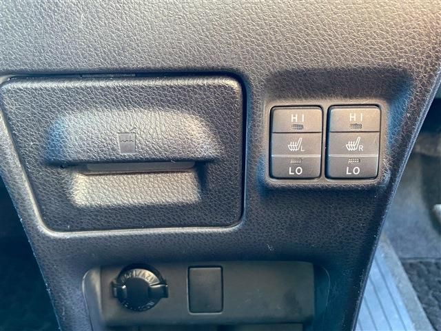 TOYOTA VOXY HYBRID 2014 Image 31