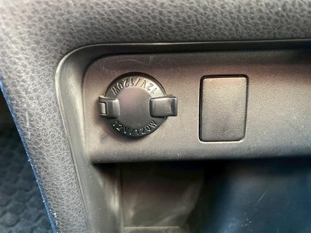 TOYOTA VOXY HYBRID 2014 Image 31