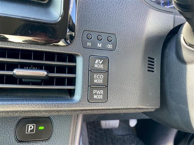 TOYOTA VOXY HYBRID 2014 Image 31